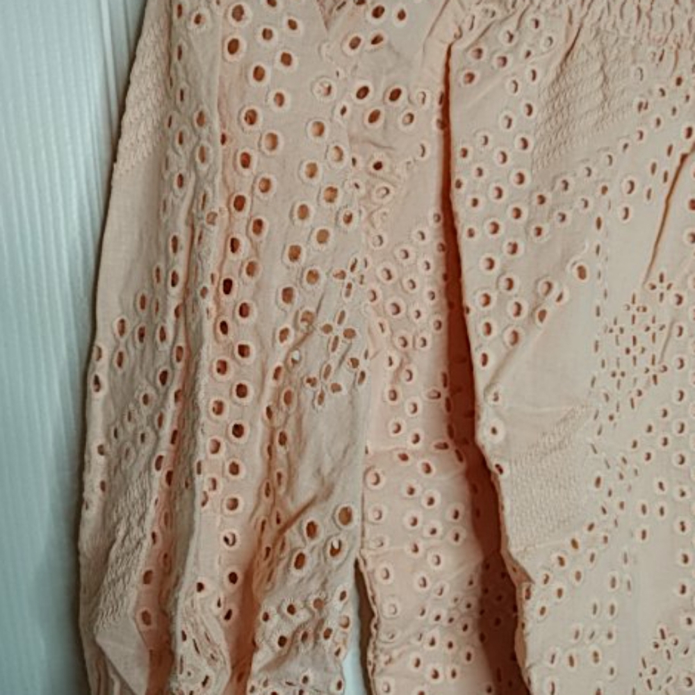NEW Eva Longoria Off Shoulder Eyelet Lace Top L - Picture 4 of 6